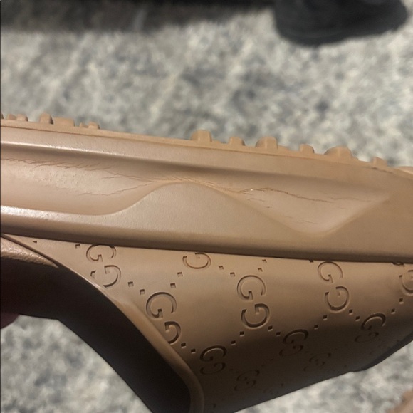 Gucci Rubber platform clogs Size 9 - Picture 13 of 15